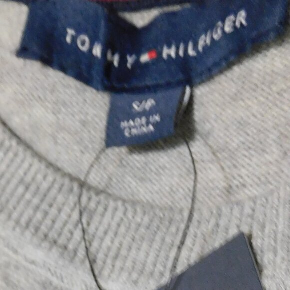 Womens Tommy Hilfiger sweater with dog graphic on front sz s/p - Picture 3 of 4